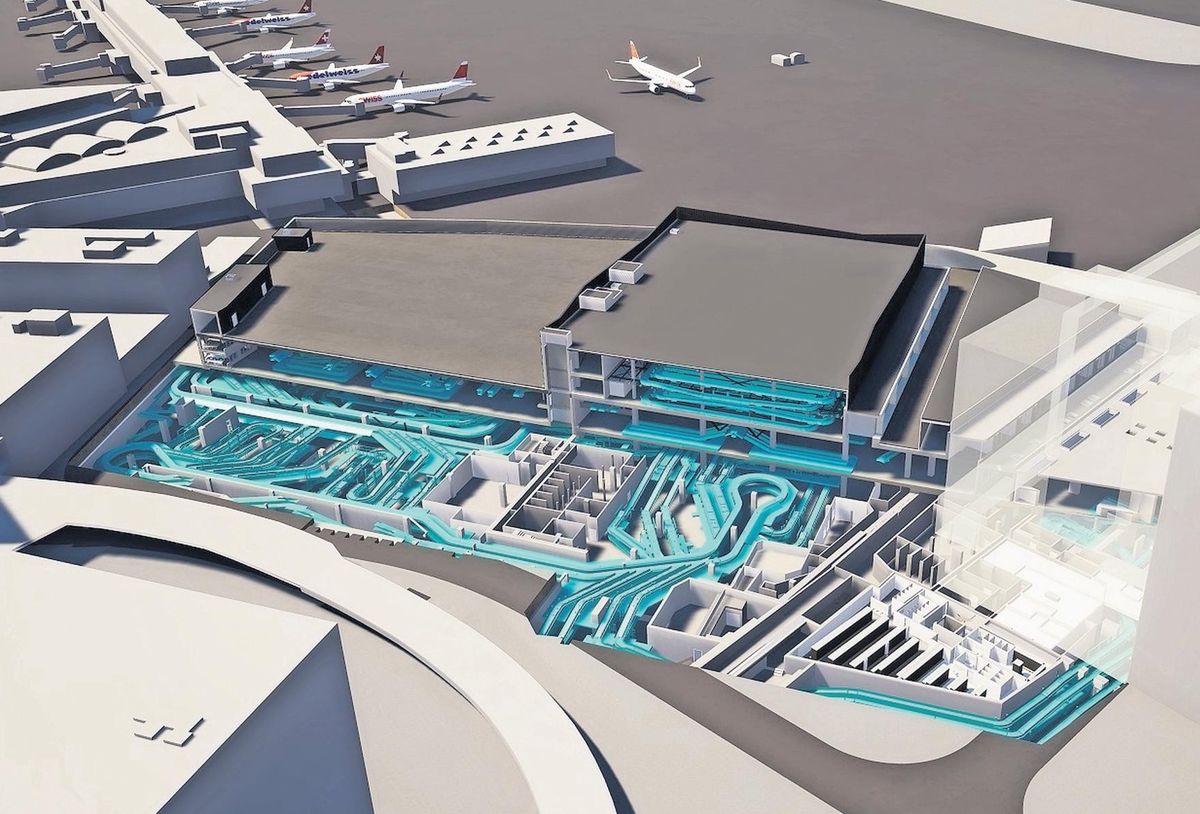 Unter einem eher unscheinbaren silbernen Gebäude befindet sich das Labyrinth der Gepäcksortieranlage.