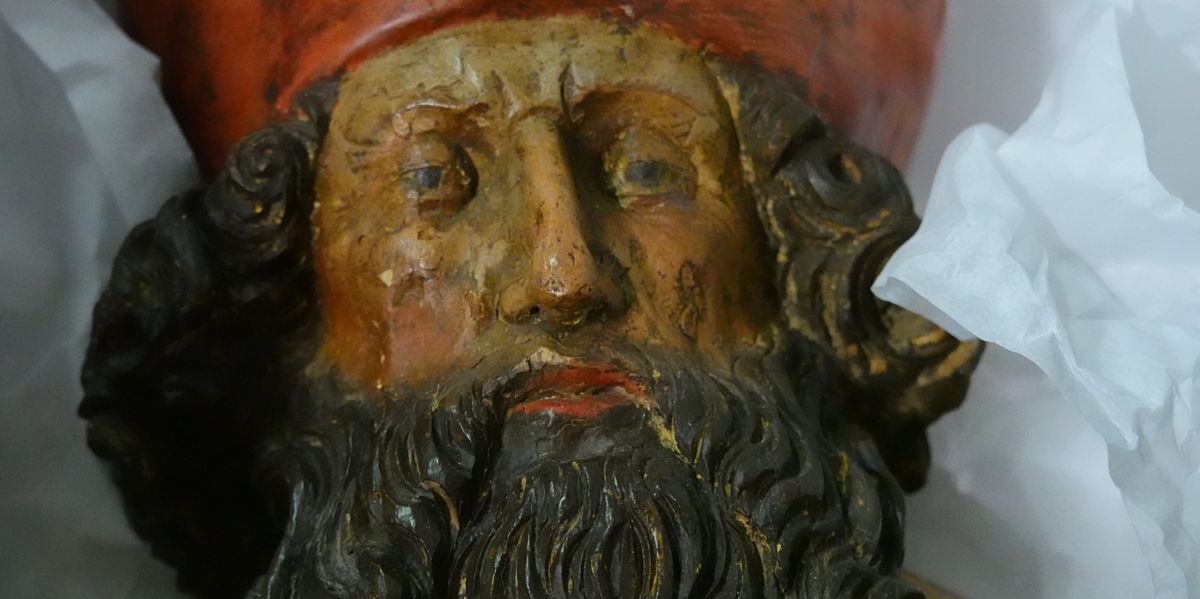 Saint James: Statue flies back to Valais by helicopter