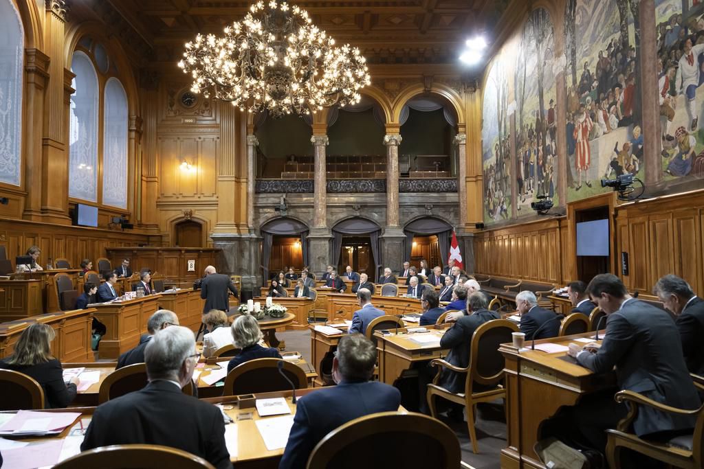 Les parlementaires débattent lors de la session d’hiver de l’Eidgenoessische Raete, jeudi 8 décembre 2022 au Staenderat de Berne.
