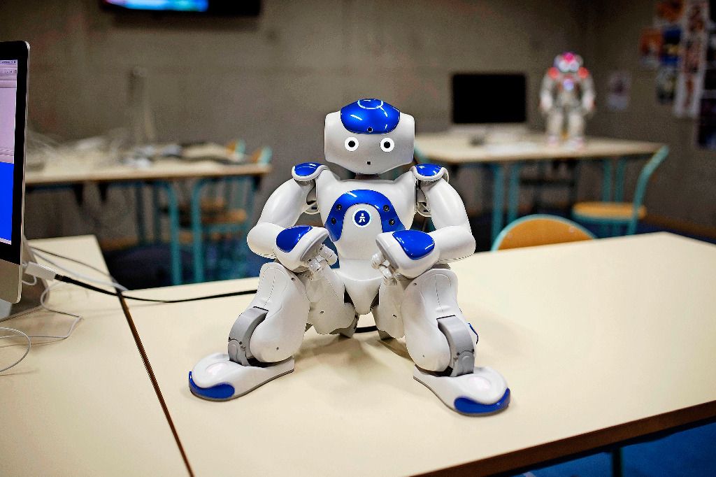 Un robot humanoïde débarque dans une école