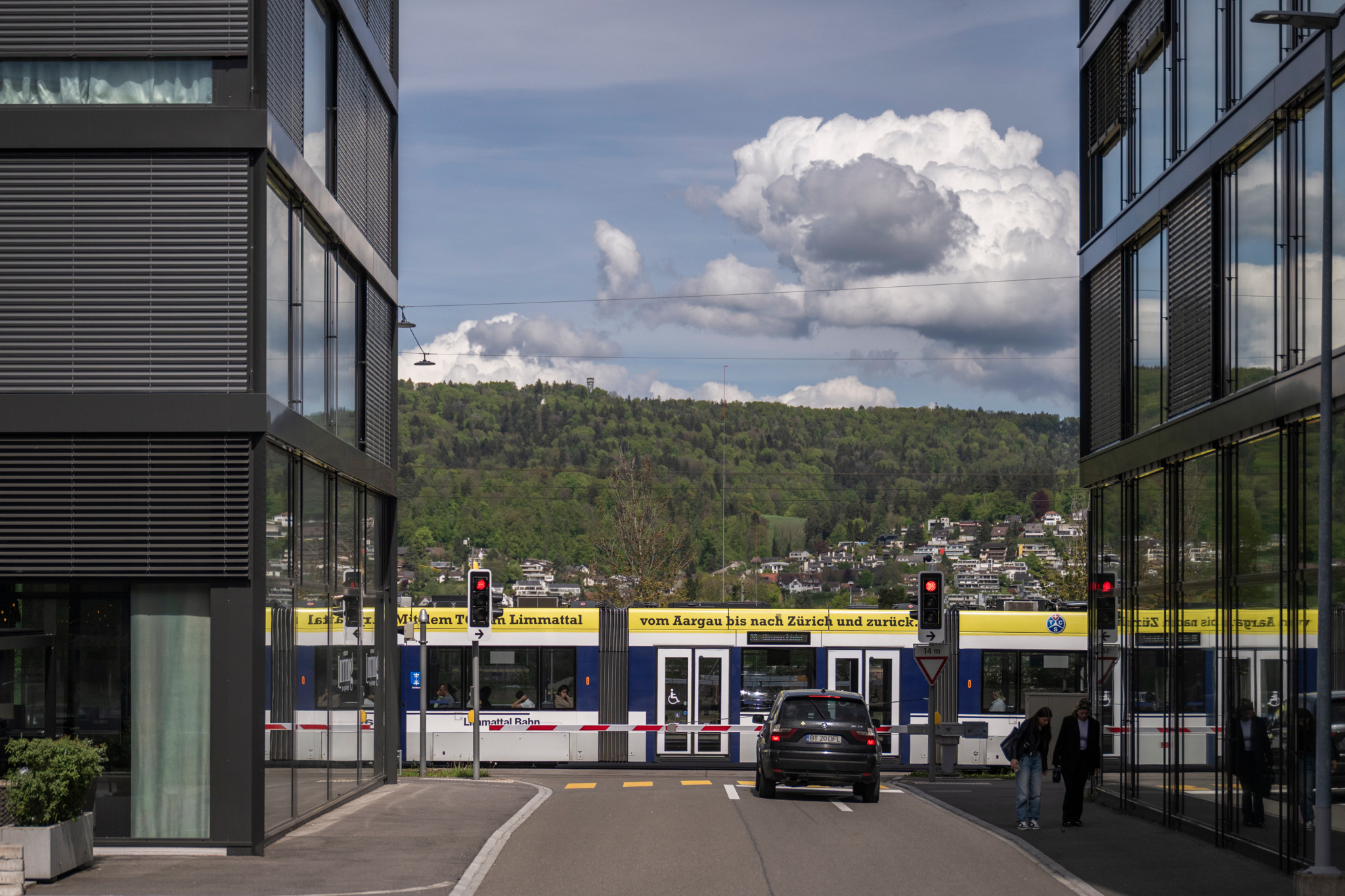 ÖV-Ausbau und Wohnen: Bis zu 7 Prozent teurer: Ein neuer Zug in der Nähe treibt die Mieten nach oben