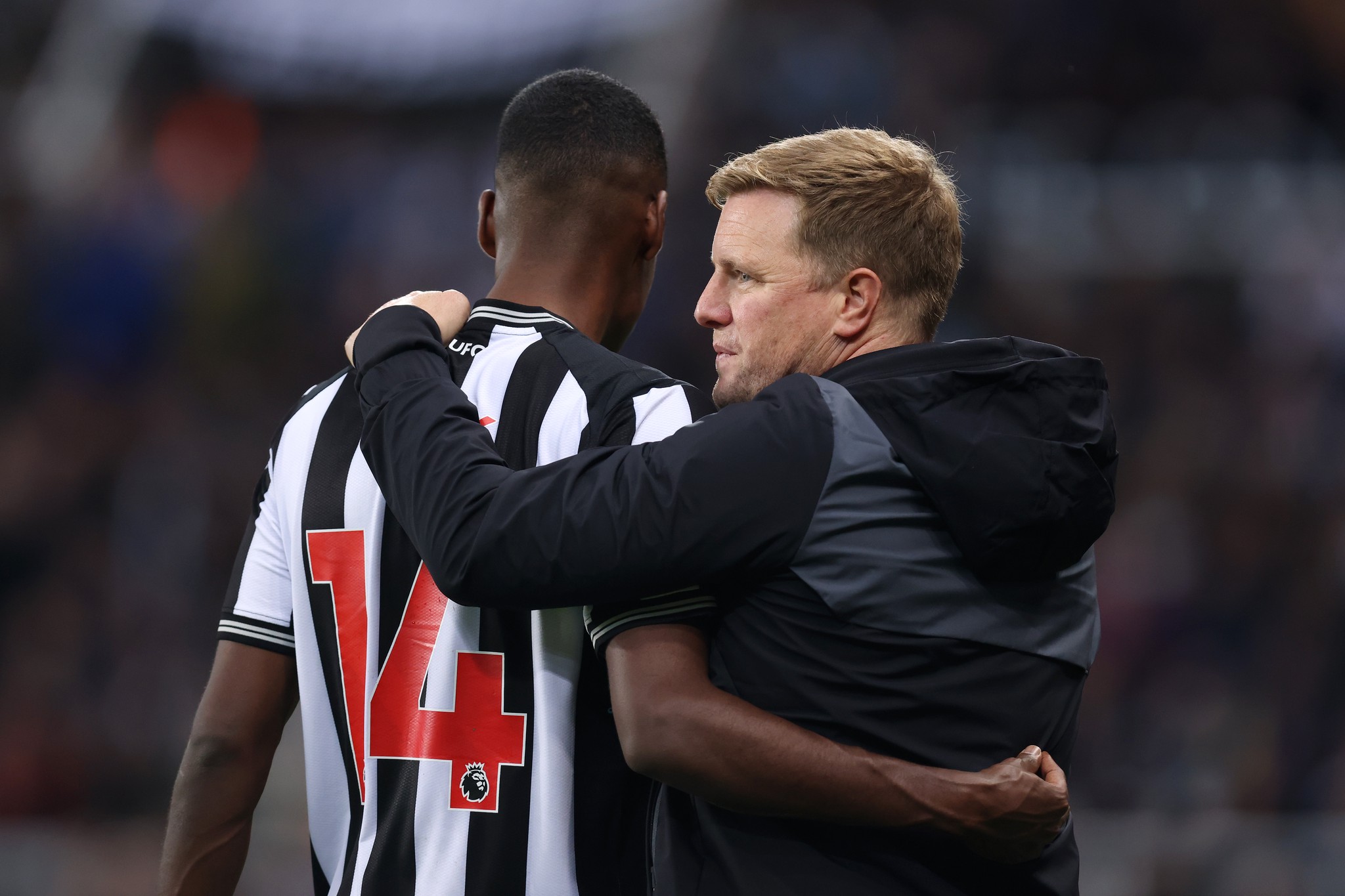 Alexander Isak dhe trajneri i Newcastle Eddie Howe flasin kundër Manchester City në Parkun St James 'pasi fituan Kupën Carabao.