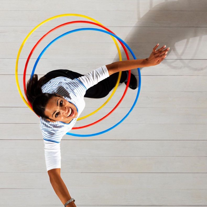 Hula-Hoop: Macht das Hftkreisen wirklich schlank?