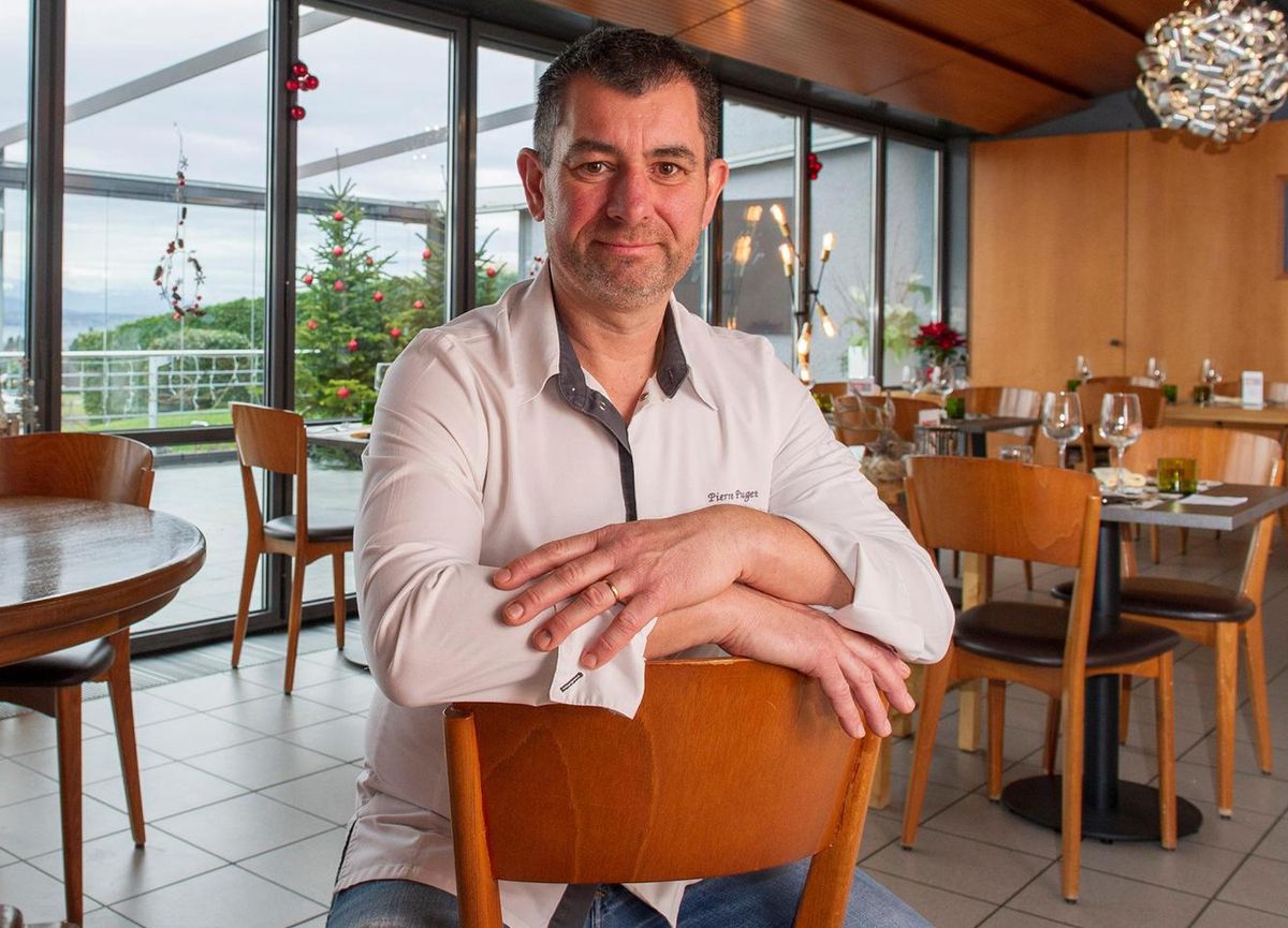 Pierre Puget n’a pas qu’une belle terrasse à la Clef d’Or, il possède aussi un intérieur contemporain et chaleureux.