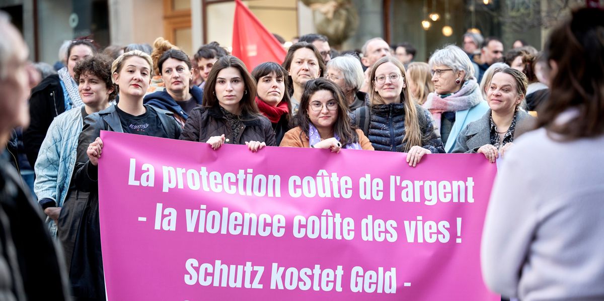 Bern: Hundreds demonstrate against Schnegg's victim support strategy