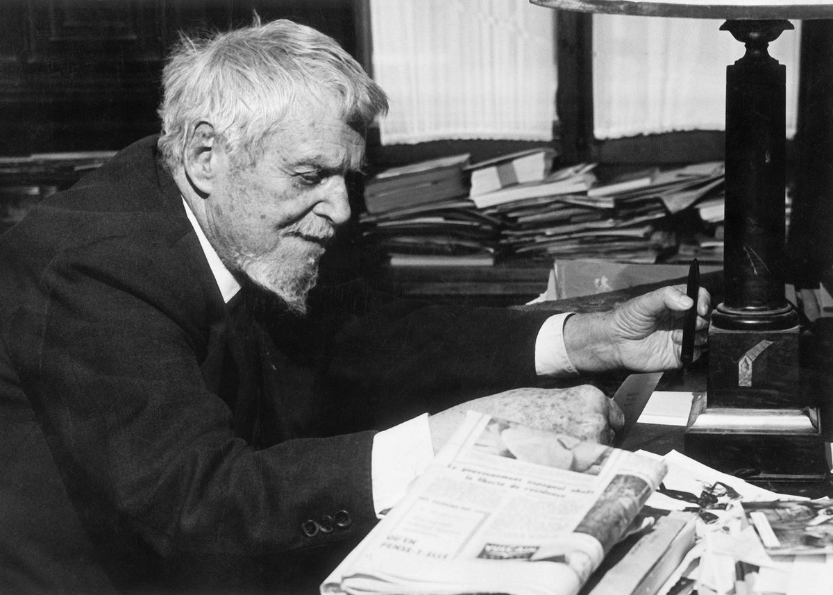 René Morax chez lui, à Morges. 