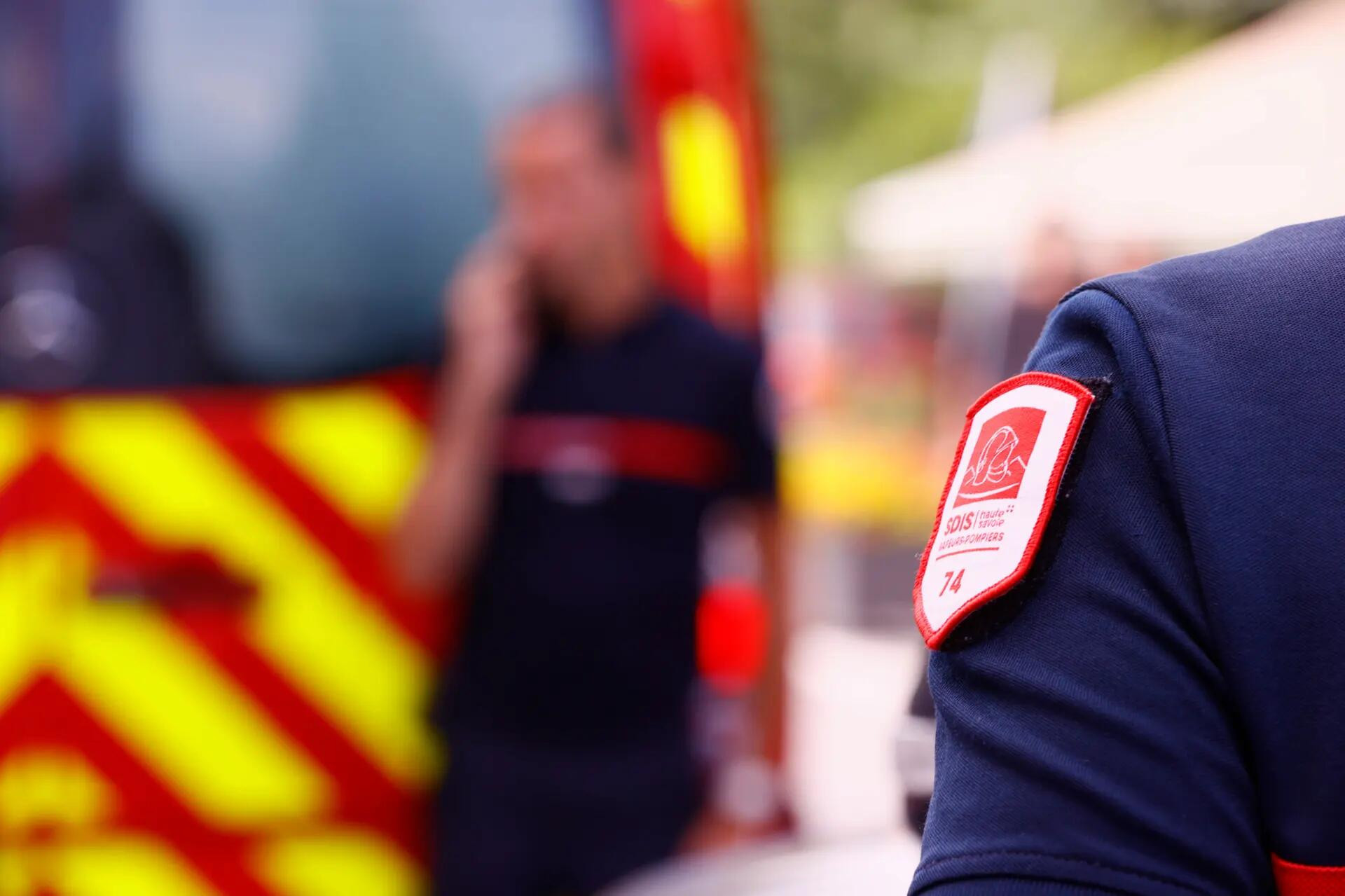 Drame en Haute-Savoie: Un homme décède après un incendie de détritus dans son appartement