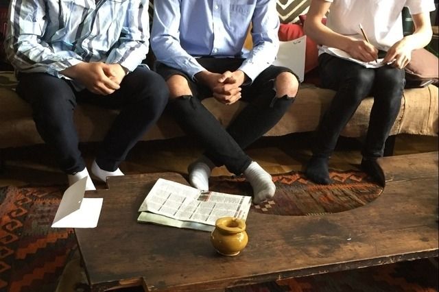 Selon ce collectif d'avocats, le Service de protection des mineurs aurait refusé assistance à des requérants d'asile mineurs non accompagnés. «Sous prétexte que les ressources manquent ou que les requérants ne sont pas en mesure de prouver leur minorité», selon lui.