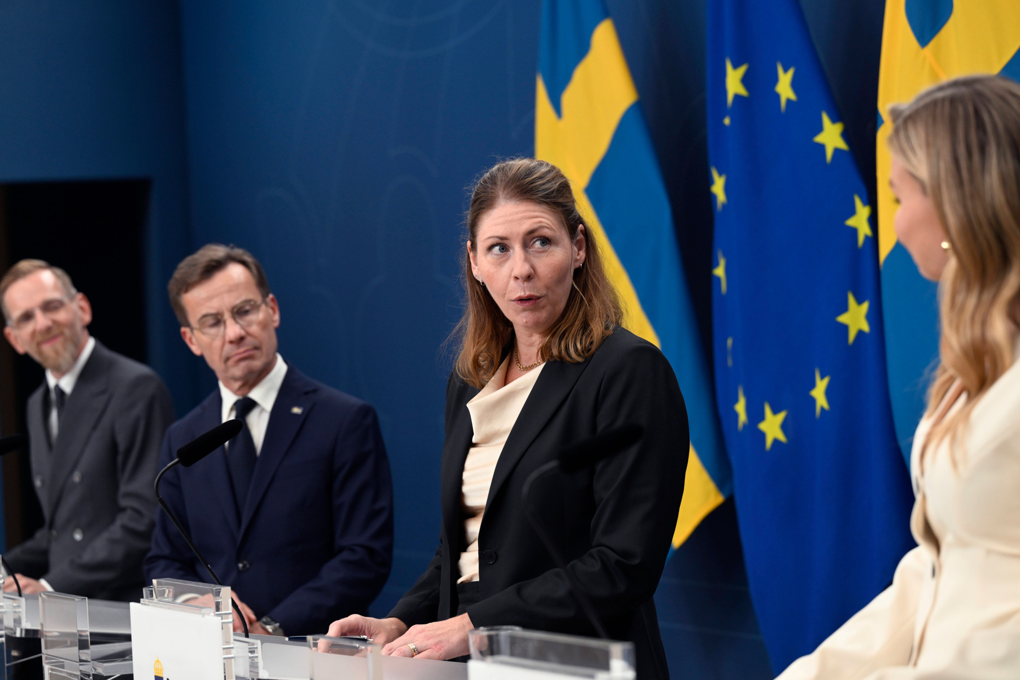 Elisabet Lann, nouvelle ministre de la Santé suédoise, lors d’une conférence de presse à Stockholm après l’ouverture de la session parlementaire.