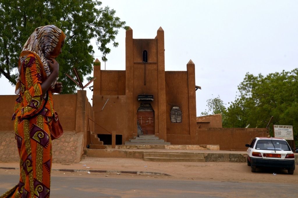 Église incendiée après l'arrestation d'un imam