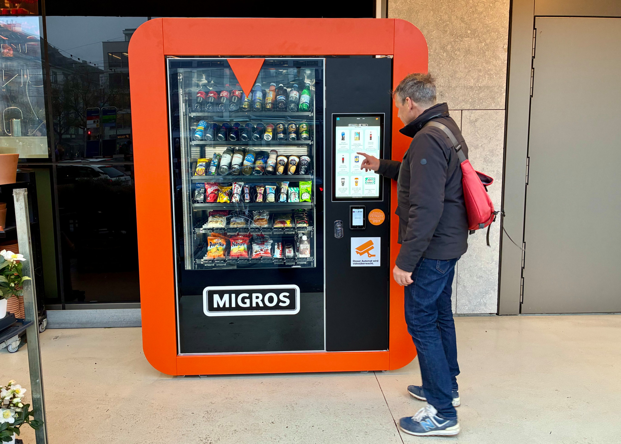 selecta automat gleitgel Burgg: Vandalen zerstören Selecta-Atuomaten main image 0