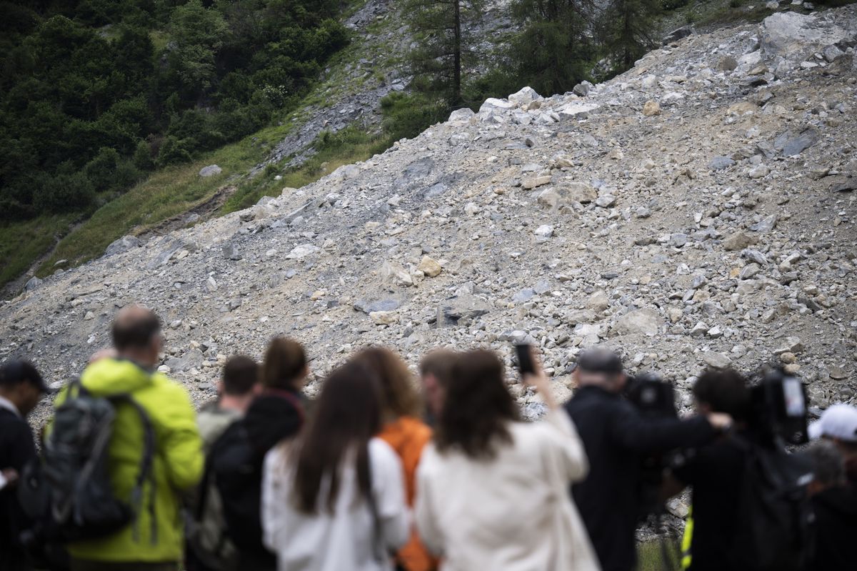rundgang-in-brienz-der-erste-besuch-nach-dem-bergsturz-tages-anzeiger