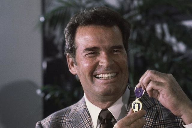 James Garner, ici décoré de la Purple Heart pour avoir été blessé lors de la guerre de Corée, a permis à des acteurs comme Clint Eastwood et Roger Moore de se lancer à Hollywood.