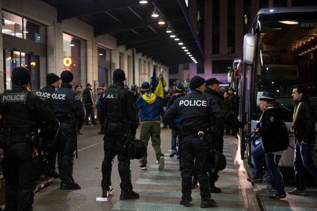 Les supporters davosiens ramenés à la gare sous escorte policière