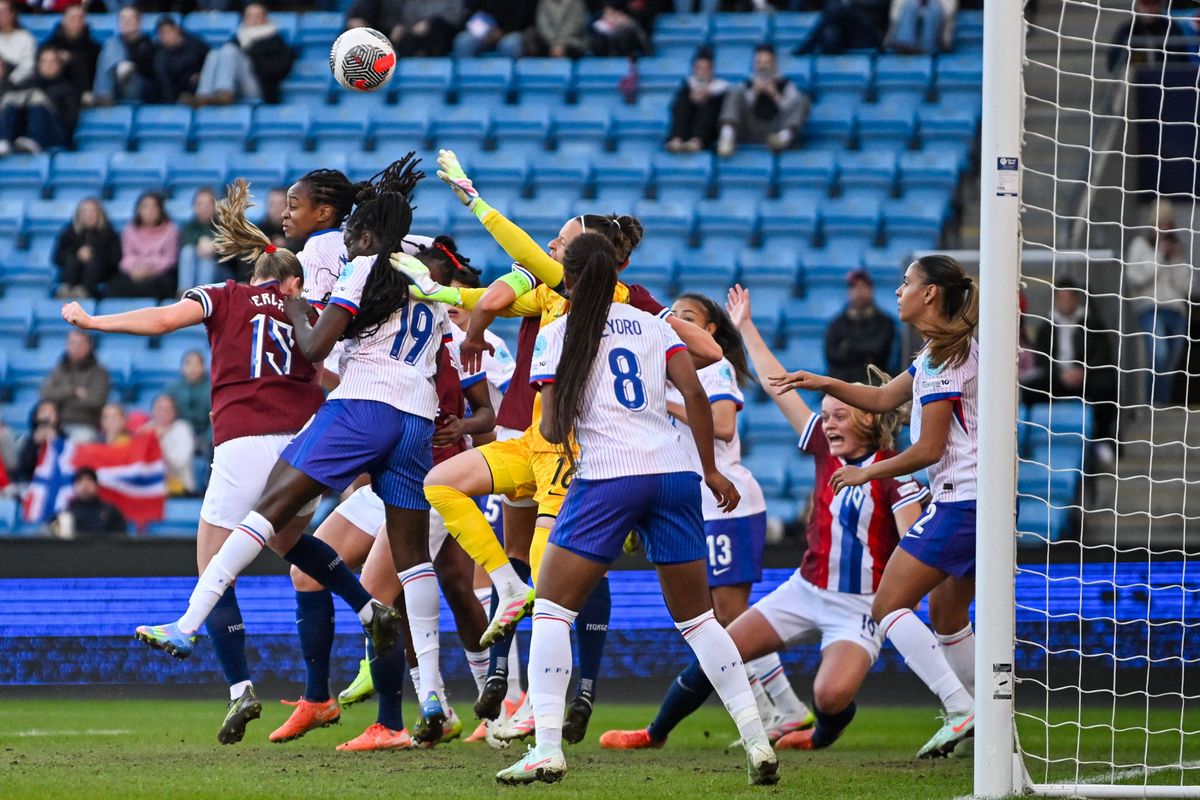 France's goalkeeper #16 Pauline Peyraud-Magnin parried during the UEFA women's Nations League game against Norway in Oslo on April 8, 2025.