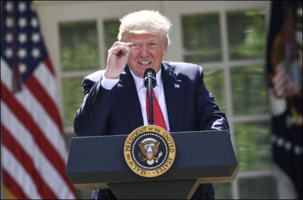 Le président américain attaque le FBI.