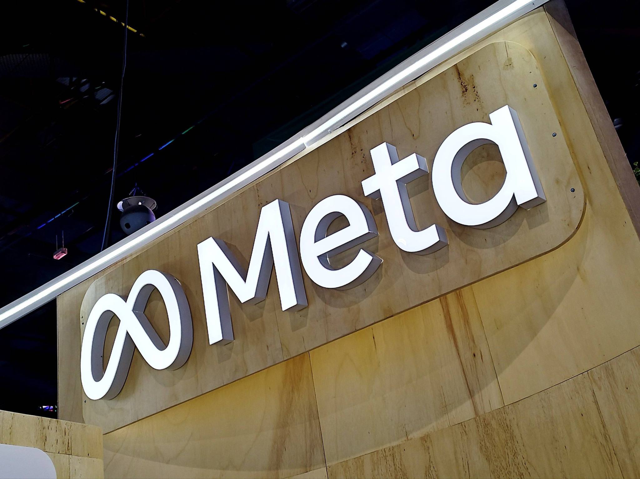 Stellenabbau bei Meta: Facebook-Konzern setzt auf KI und entlässt 8000 Mitarbeitende