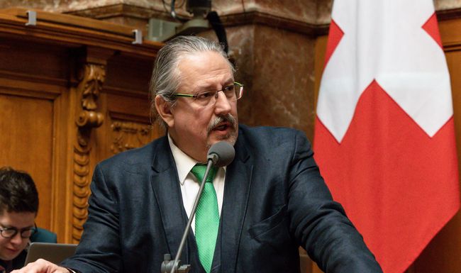 Le conseiller national, Beat Flach, brise un tabou.
