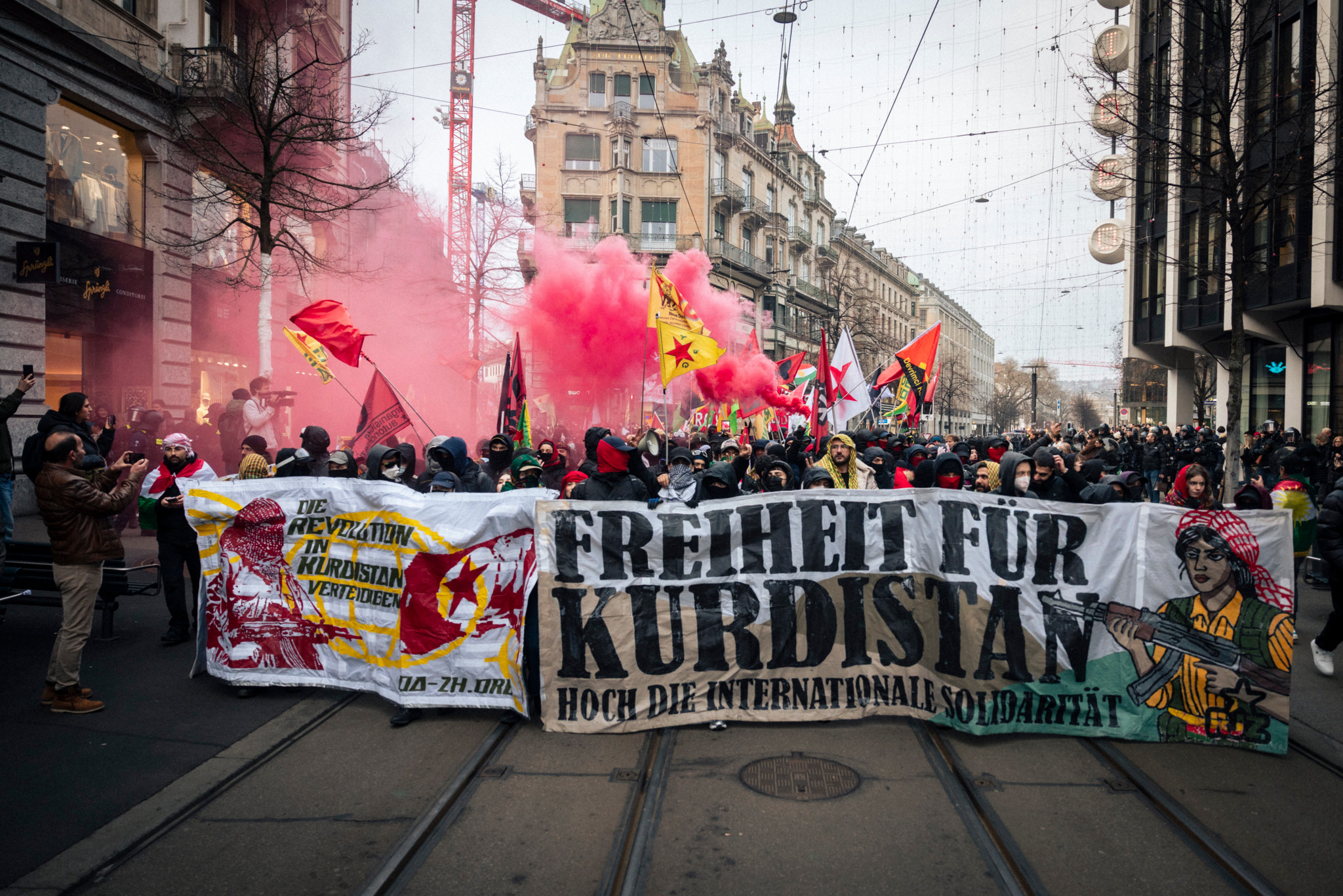Demo in Zürich: Hunderte bei Rojava-Kundgebung