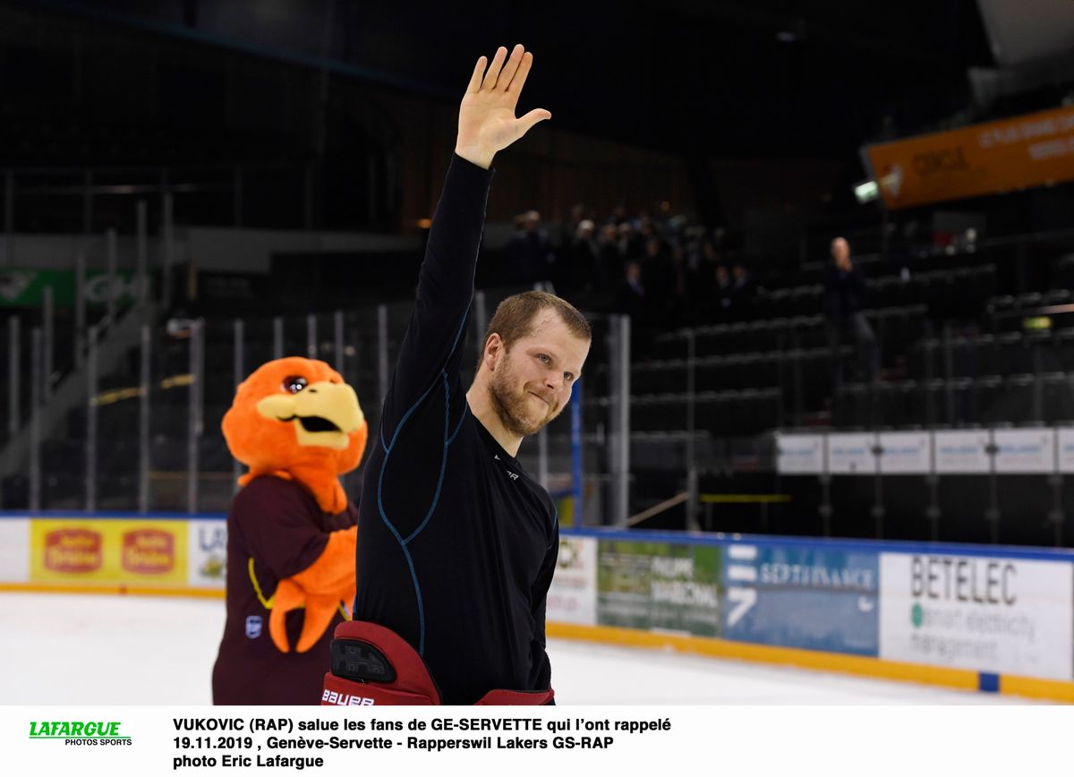 Le 19 novembre 2019,, Daniel Vukovic revenait aux Vernets sous le maillot de Rapperswil. A la fin du match, les supporters genevois lui avaient réservé un long et bel hommage.