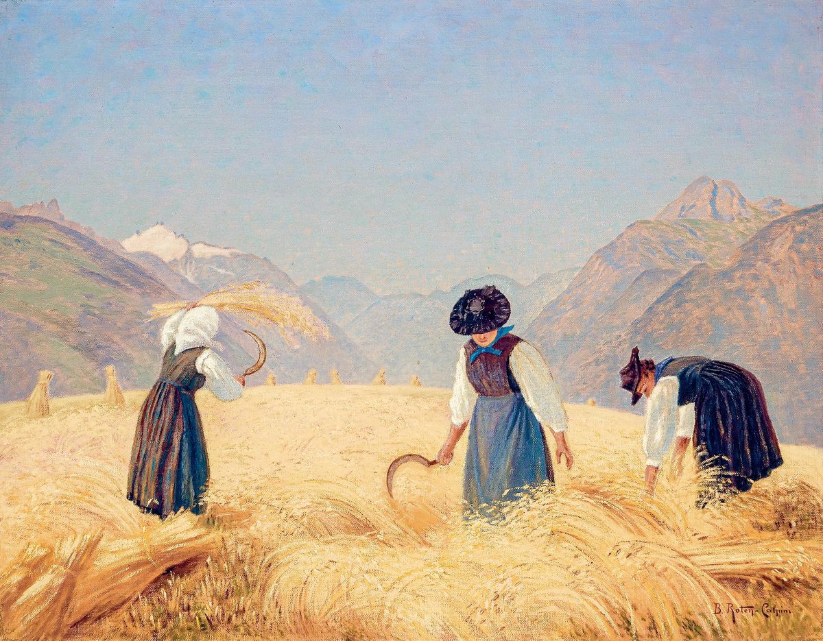 Trois femmes en habits traditionnels récoltant le blé dans un champ alpin, montagnes à l'arrière-plan sous un ciel dégagé.