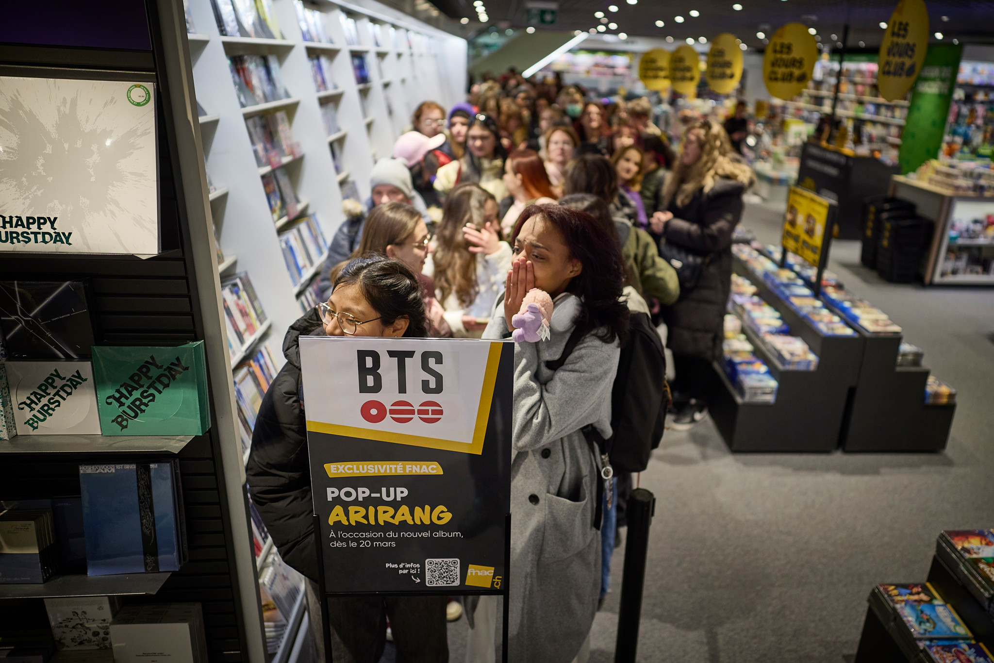 BTS: 150 fans patientent dès minuit devant la Fnac de Lausanne