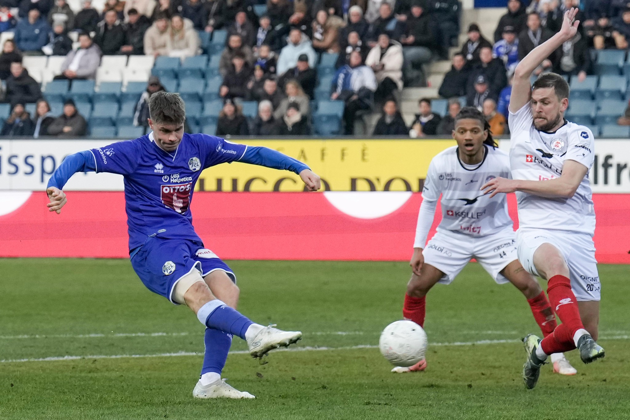 Lars Villiger vom FC Luzern erzielt im Spiel gegen den FC Winterthur das Tor zum 1:1 in der Super League am 09.02.2025 in Luzern.