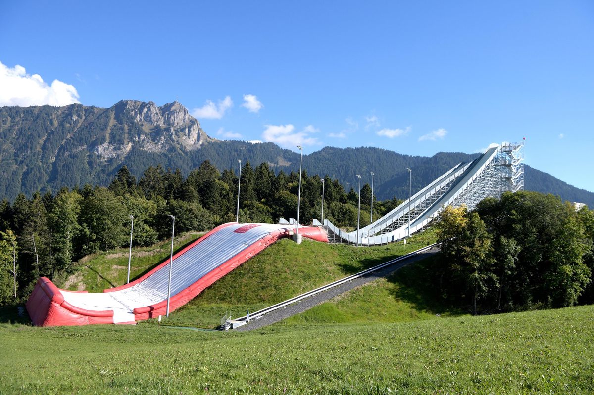 Leysin,  le 21 septembre. Big Air Bag, structure d'entrainement d'été pour le ski freestyle, construction unique en Suisse. Deux rampes de saut se terminent par un immense airbag permettant une réception tout en douceur. 24HEURES/Chantal Dervey