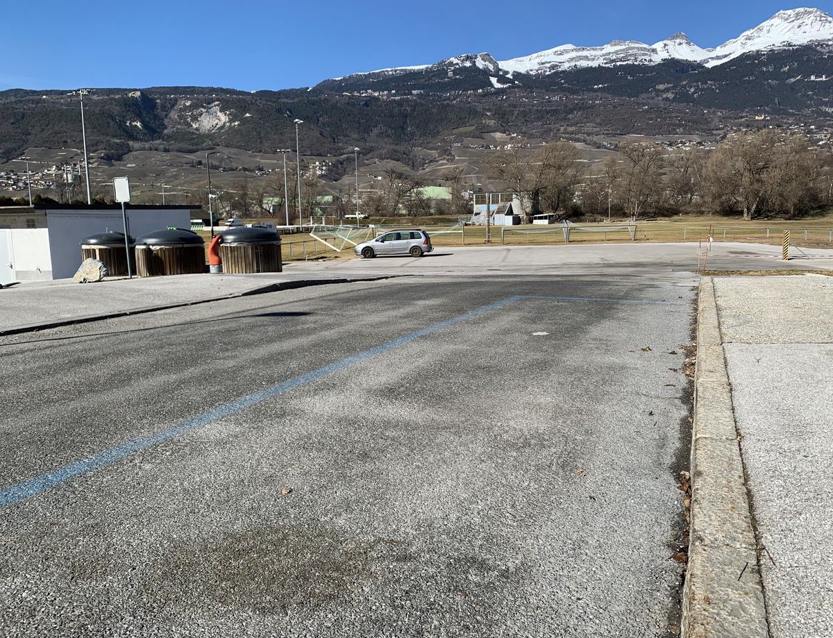 Le jeune père de famille a été poignardé à moins de 100 m de l’immeuble où vit le tueur avec sa sœur et leur mère.