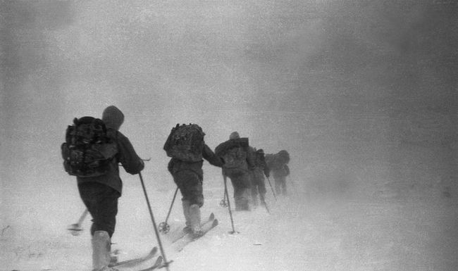 Über 60 Jahre ist es her, dass am Djatlow-Pass in Russland eine Gruppe Wanderer unter bis heute ungeklärten Umständen ums Leben kam. Ermittlungen von Schweizer Forschenden bringen immer mehr Licht ins Dunkel der Geschehnisse am «Berg des Todes».