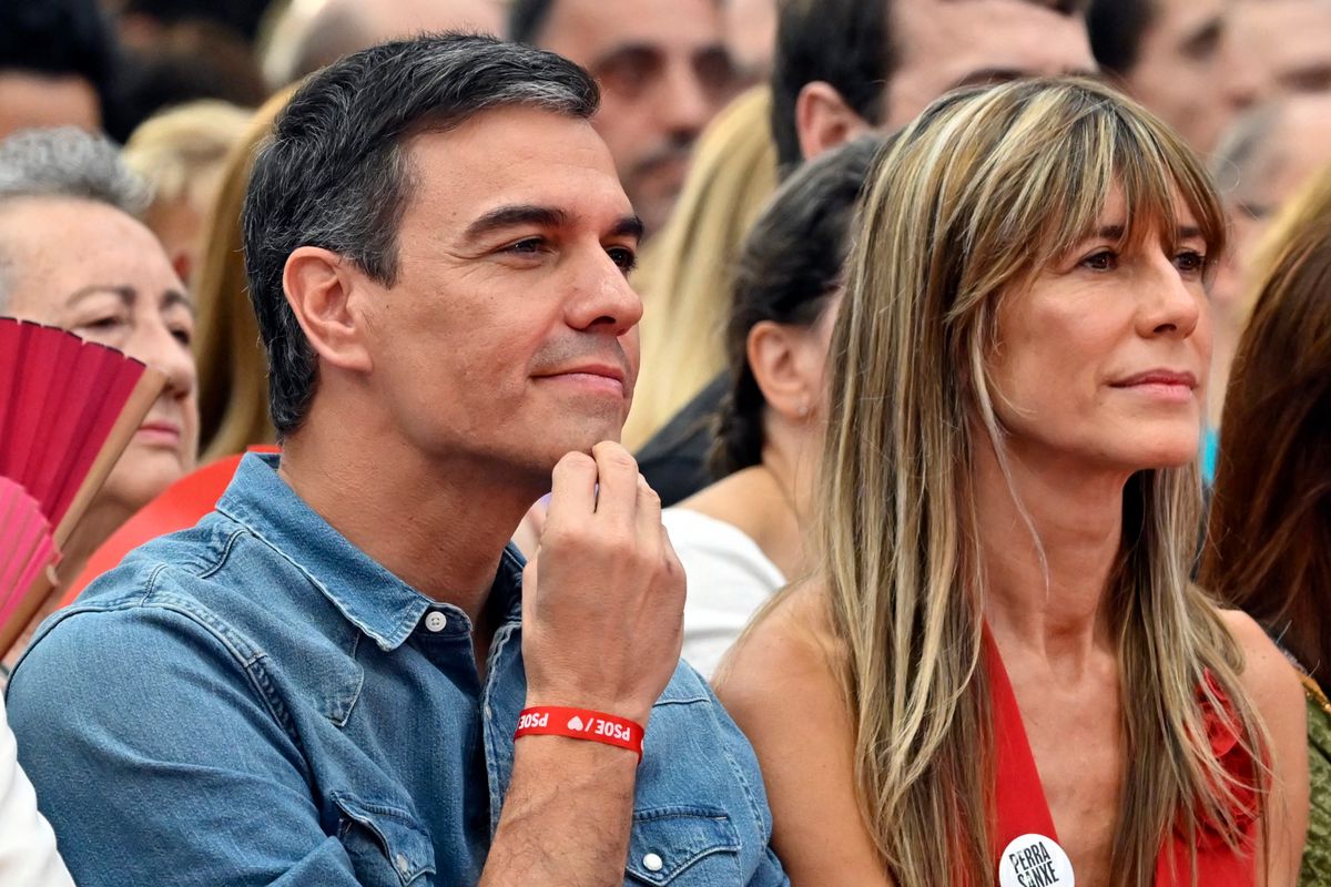 (FILES) Spanish prime minister and candidate of the Spanish Socialist Party (PSOE), Pedro Sanchez (L) and his wife Begona Gomez attend the campaign closing rally in Getafe, outskirts of Madrid, on July 21, 2023 ahead of the July 23 general election. A Madrid court in a statement said on April 24, 2024 it had opened a preliminary investigation into the wife of Spanish Prime Minister Pedro Sanchez on suspicion of influence pedalling and corruption. The statement was issued several hours after online news site El Confidencial published a story saying investigators were looking into Gomez's ties to several private companies that ended up receiving funds and public contracts from the government. (Photo by JAVIER SORIANO / AFP)