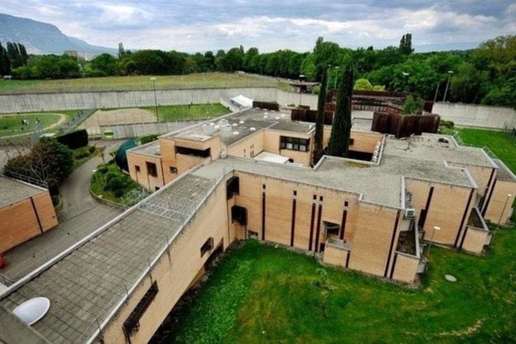 Coups de couteau à la soupe populaire des Grottes