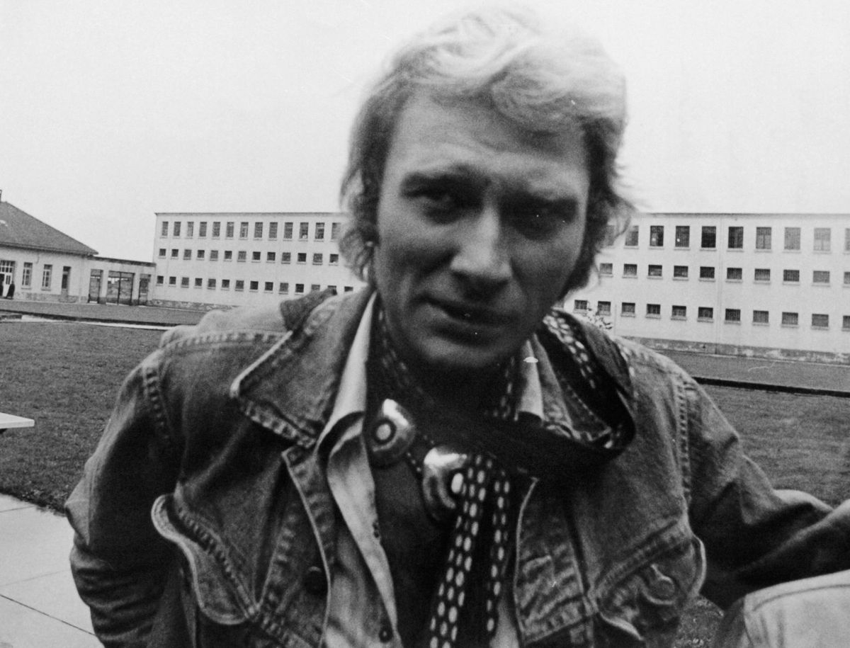 Johnny Hallyday arrive au pénitencier de Bochuz pour un concert le 28 juin 1974. Archive ASL.