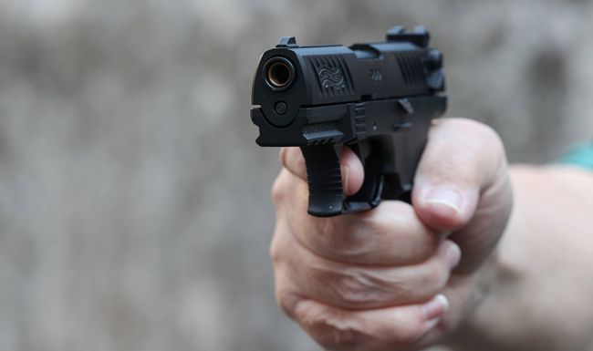 Für eine Überfall-Szene nutzten die Schauspieler auch eine Waffenattrappe – allerdings informierten sie nicht alle Anwohner. (Symbolbild)