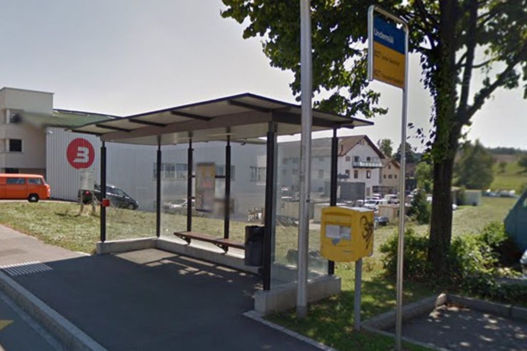 Femme en chaise roulante happée par une voiture