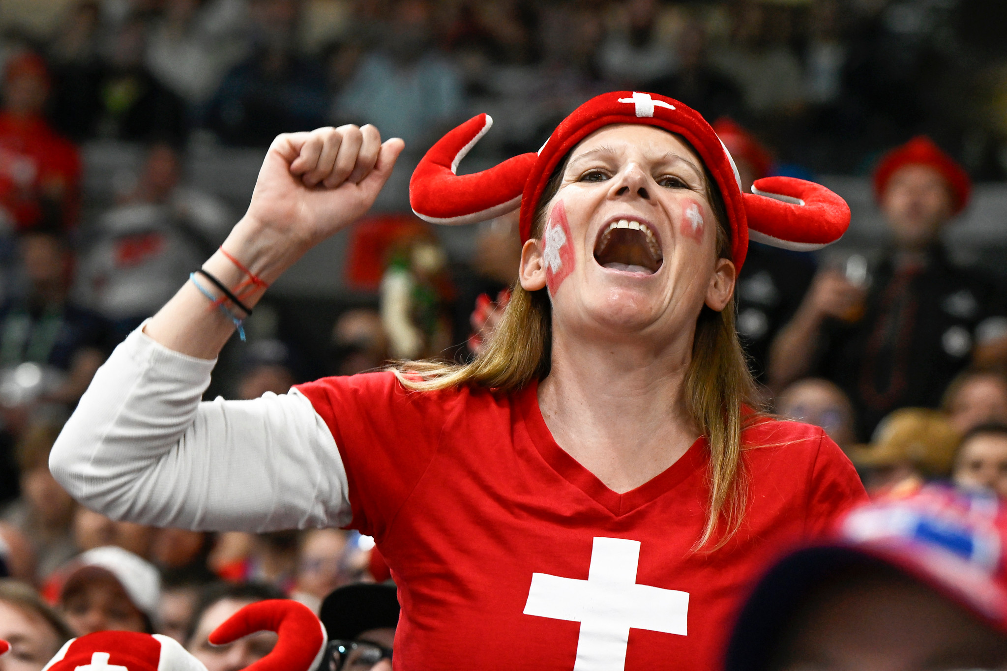 18.05.2024; Prag; Eishockey Nationalmannschaft - IIHF Weltmeisterschaft 2024 - Daenemark - Schweiz;
Fan Schweiz jubelt 
(Urs Lindt/freshfocus)