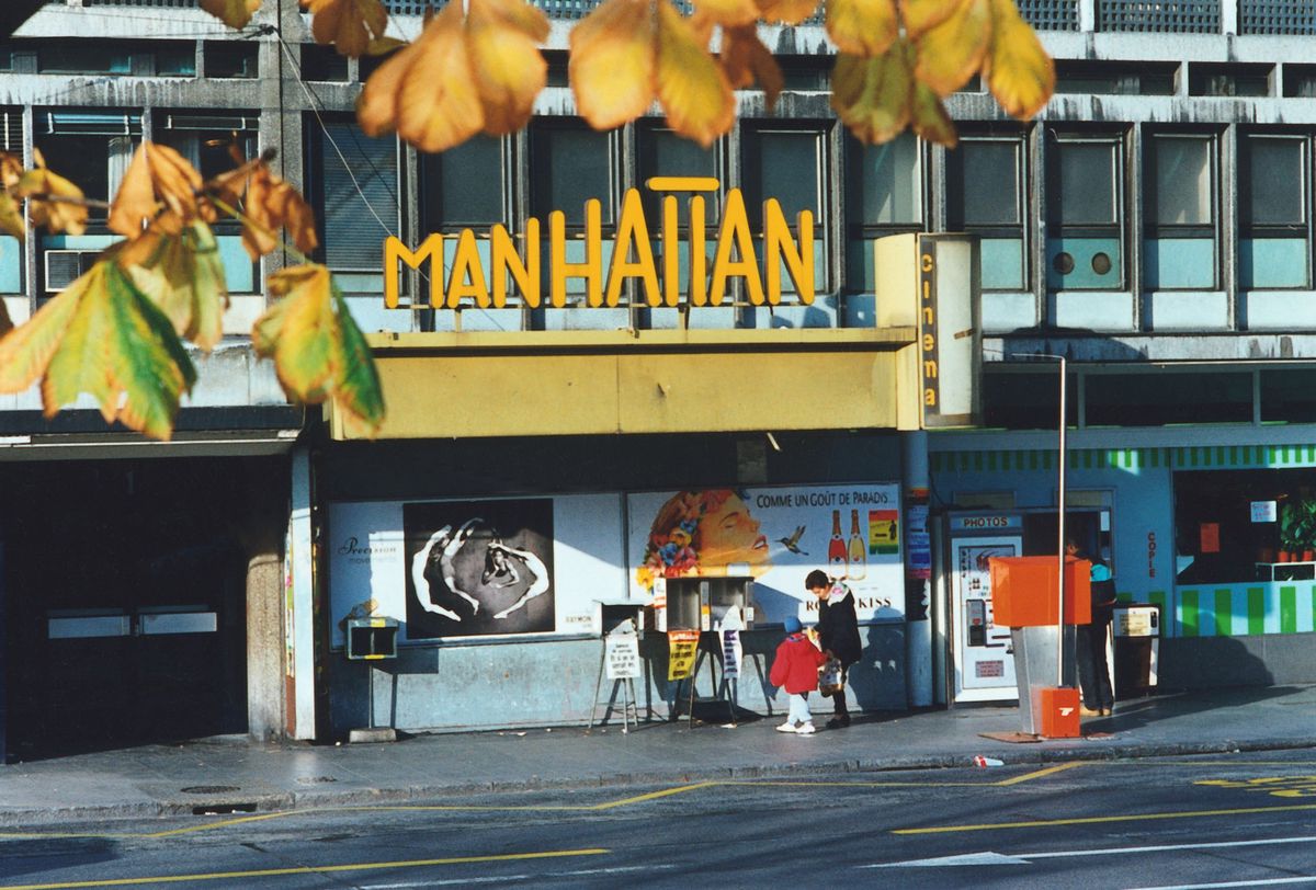 Genève, Avenue du Mail, le cinéma Manhattan, appelé le Paris en 1957 année de son inauguration, puis Ciné Manhattan dès 1985, a fermé ses portes en janvier 1988. Construit par l'architecte genevois Marc-Joseph Saugey, il sera classé par le Conseil d'Etat en 1993 après avoir failli être démoli et transformé en centre commercial. Rachetée en 1994 par le mécène Metin Arditi, la salle sera rénovée et rebaptisée Auditorium Arditi-Wilsdorf, avant d'être cédée à l'Etat en 1996.