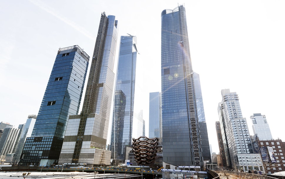 Das neue Quartier ist mit 28 Hektaren das grösste und mit Kosten von rund 28 Milliarden US-Dollar auch das teuerste privat finanzierte Immobilienprojekt, das in den USA jemals realisiert wurde. 