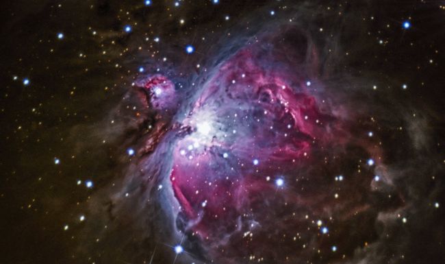 Im Orion-Nebel, der als Geburtsstätte von Sternen gilt …