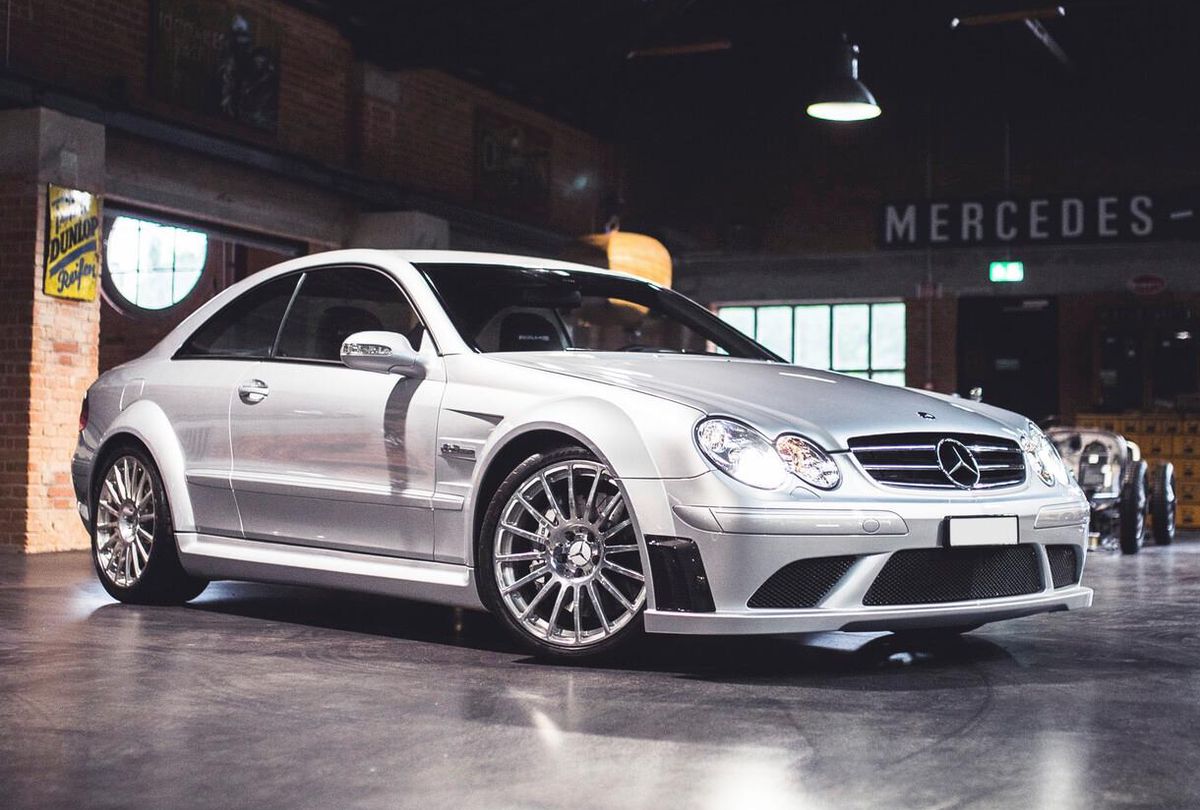 Roger Federer a été le premier propriétaire de cette Mercedes Black Series Coupé dont 500 exemplaires ont été fabriqués. Le modèle, qui date de 2009, a seulement 4100 kilomètres au compteur. Elle a été vendue pour 195 000 francs.