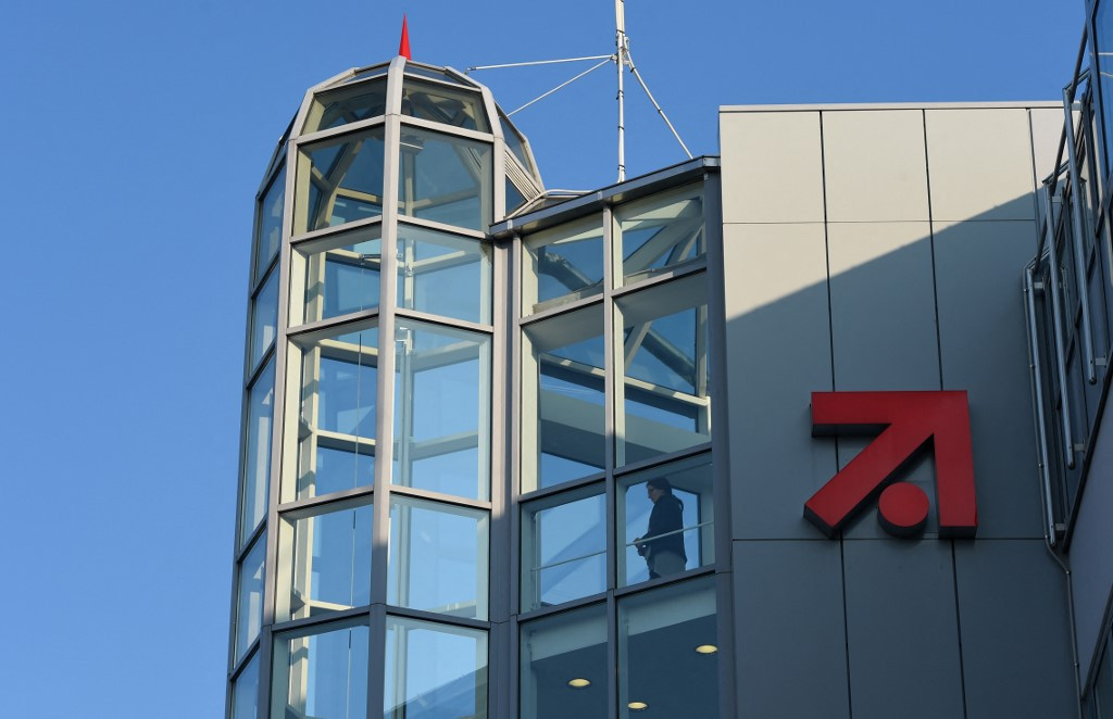 Das ProSiebenSat1-Logo am Hauptsitz in Unterföhring bei München, März 2016.