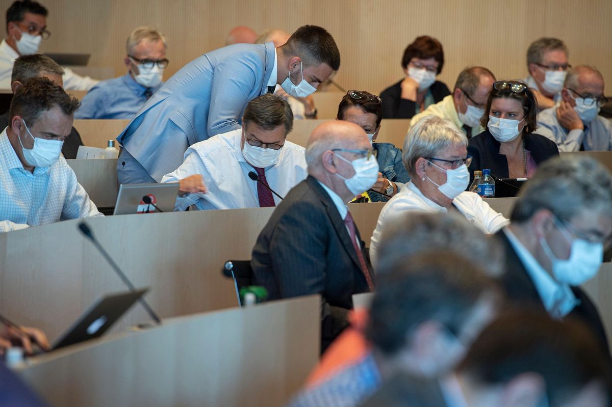 Par 69 voix contre 65 et une abstention, les députés ont choisi de classer verticalement la pétition de soutien à Sangar Ahmad.