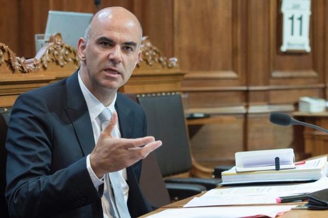 Alain Berset rassure plusieurs sénateurs. Le Conseil fédéral ne sacrifiera pas une deuxième langue nationale au profit de l'anglais.