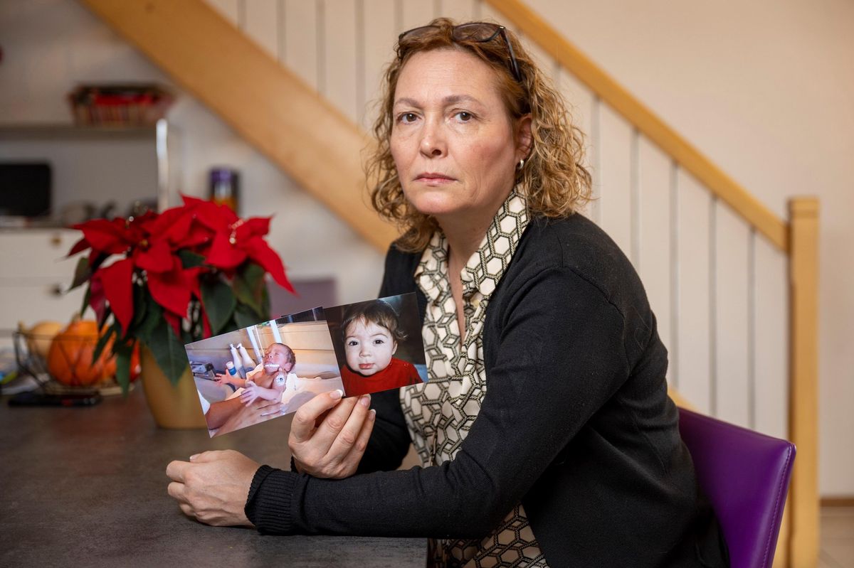 Ecublens,  09 décembre 2022, les enfants Dépakine à travers le témoignage d'une des mamans. Ici, Natacha Allenbasch et les photos de son fils Simon.  ©Florian Cella/24Heures