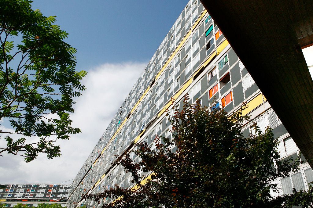 Un dealer vend de l'héroïne à un policier au Lignon