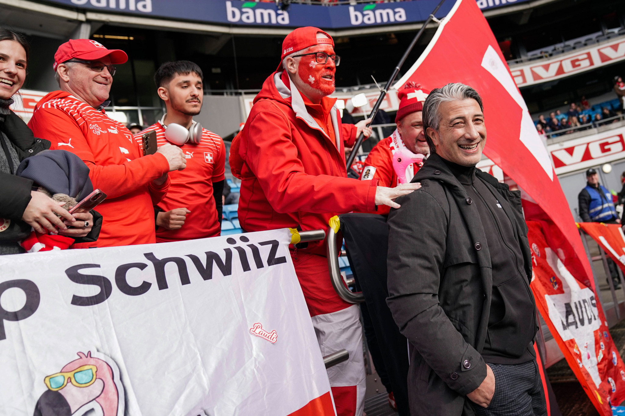 Schweizer Nationalteam: Spät am Abend wird die Laune von Murat Yakin sogar noch besser