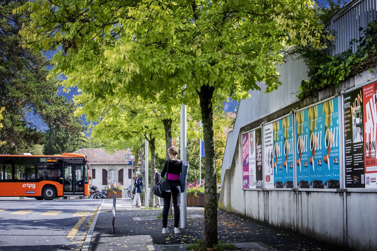 Geneve, le 24 septembre 2022. Votations Troinex. Pour ou contre la nouvelle ligne de bus 49 . © Magali Girardin