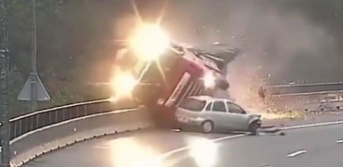Slowenien Lkw stürzt von Brücke Fahrer tot L'essentiel