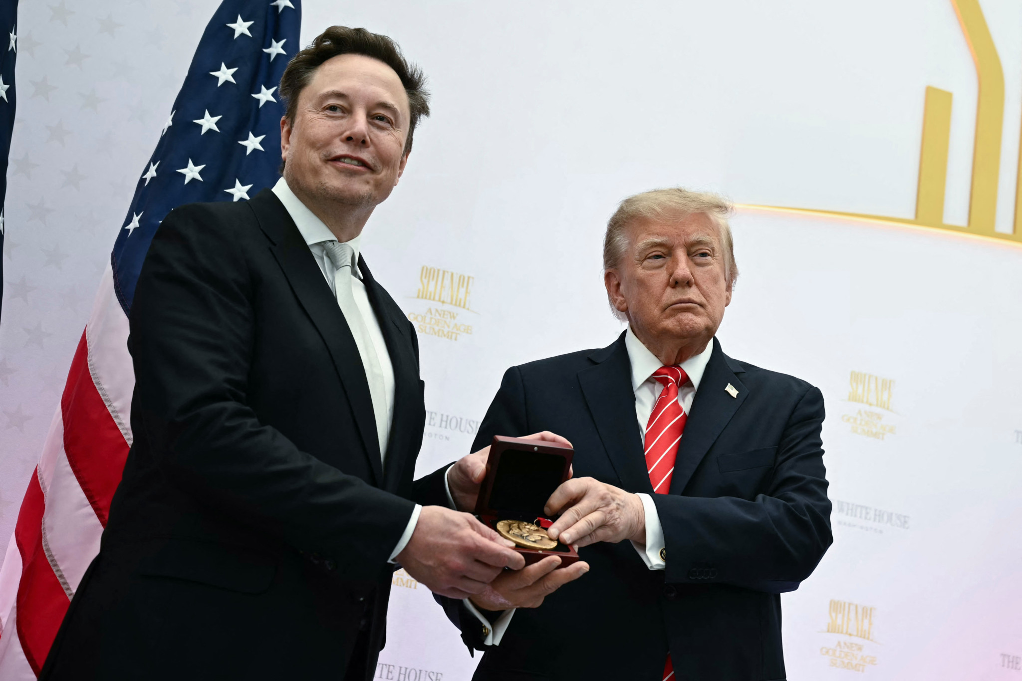 Image accompagnant « Guerre en Ukraine: Elon Musk accuse Donald Trump suite au ralentissement du réseau dans le pays ».