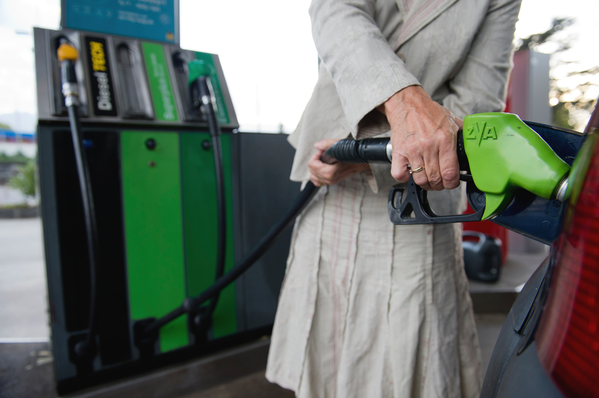Lutter contre la vie chère: Ces astuces vont vous permettre d’économiser sur vos pleins de carburant